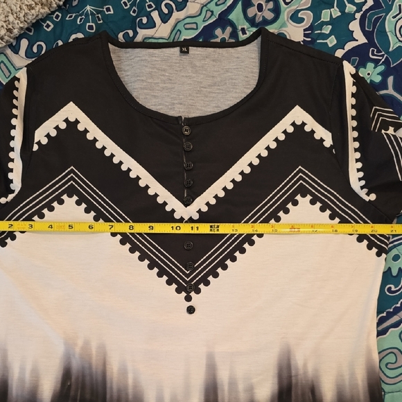 XL Elegant Monochrome Women's Blouse - Picture 6 of 6